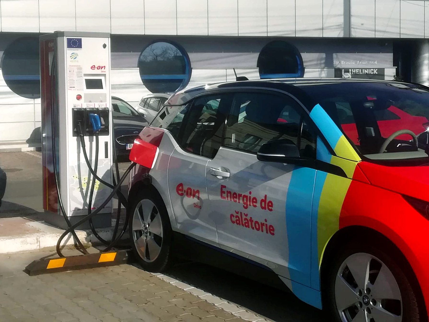 E.ON deschide trei stații de încărcare pentru mașinile electrice pe șoseaua București-Ploiești și ajunge la 14 stații pe plan local