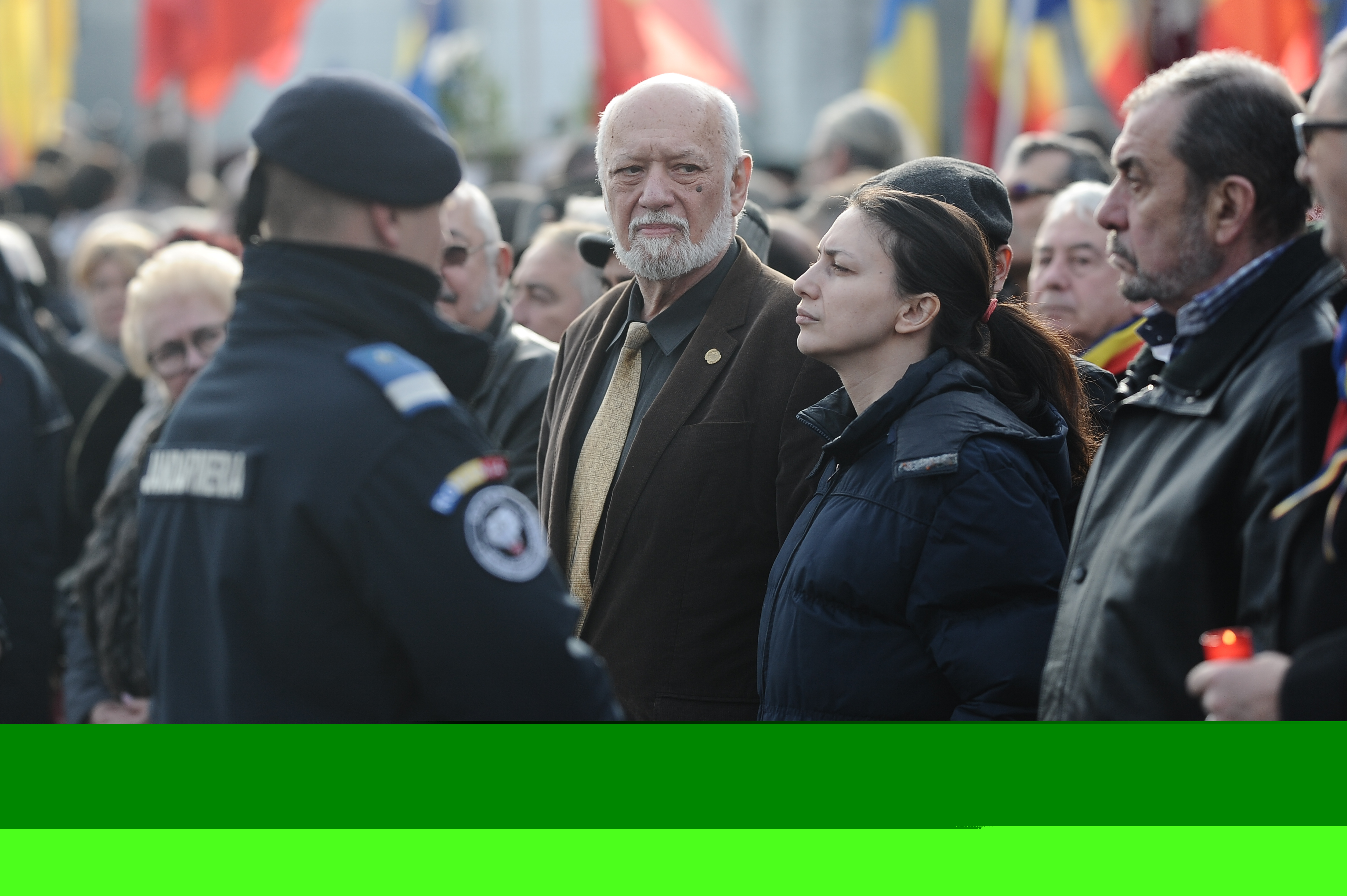 Gelu Voican Voiculescu, bătut până la sânge de un revoluționar în Piața Universității: „Criminalule, cum ai tupeul să vii aici?” / Jandarmeria îl caută pe agresor - FOTO