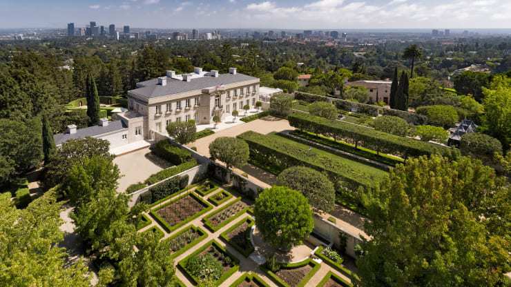 Unul dintre fiii mogulului american Rupert Murdoch a achiziționat o proprietate pentru suma de 150 de milioane de dolari, stabilind un nou record pentru piața imobiliară