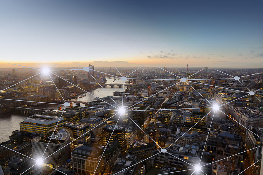 (P) Transformarea orașelor inteligente prin tehnologii AI, IoT și cloud