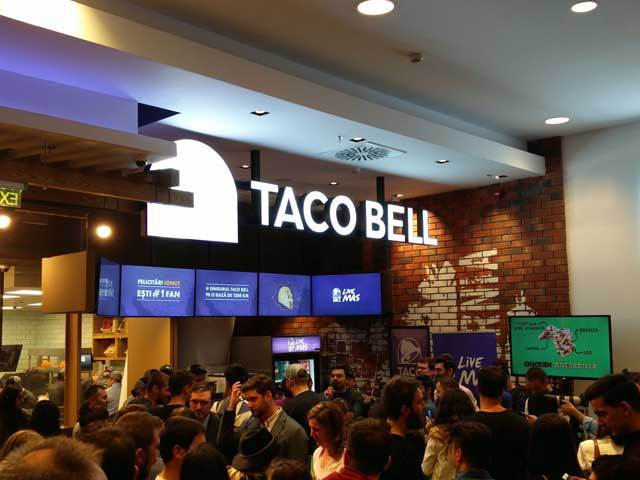 Taco Bell angajează manageri cu salarii de 100.000 de dolari. Proprietarii americani încep să ia decizii disperate pe fondul unei rate mici a șomajului și a lipsa forței de muncă din sectorul r