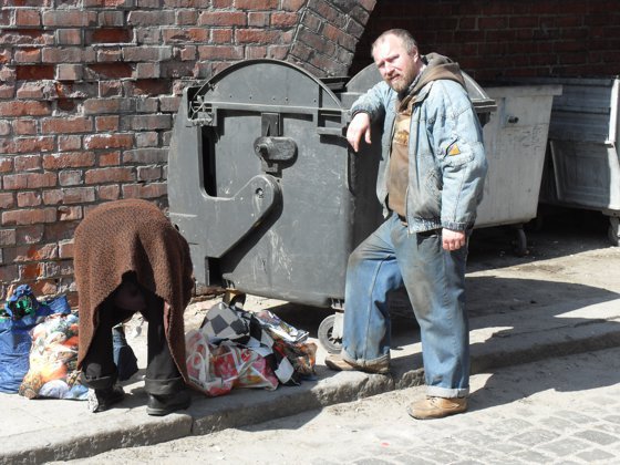 Milioane de oameni mor de foame într-o țară prosperă, în care mulți români emigrează