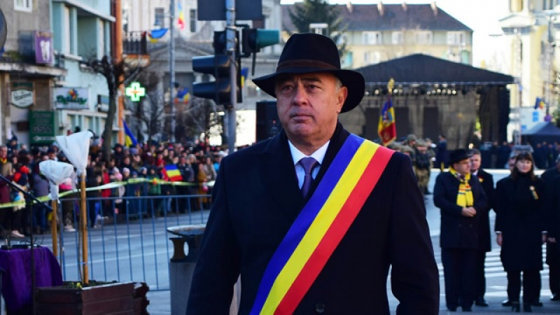 O nouă postare a primarului care spunea că vrea să decidă statul cine are voie să facă copii
