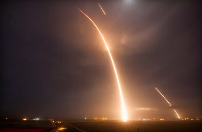 Accesul la internet nelimitat este și mai aproape: Compania lui Elon musk, SpaceX, a lansat cu succes 60 de sateliți Starlink