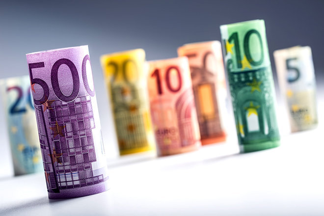 Cum au ajuns companii care au mai multi bani decât PIB-ul României să facă afaceri în țara noastră și ce businessuri controlează acestea