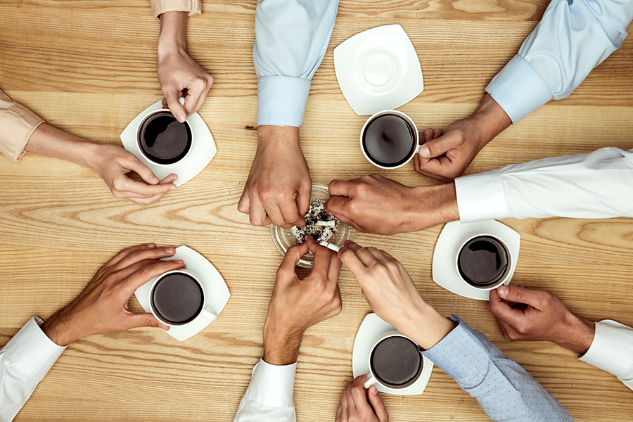 O nouă lege care sperie angajații. Li se va tăia din salariu dacă iau pauze de cafea si țigară