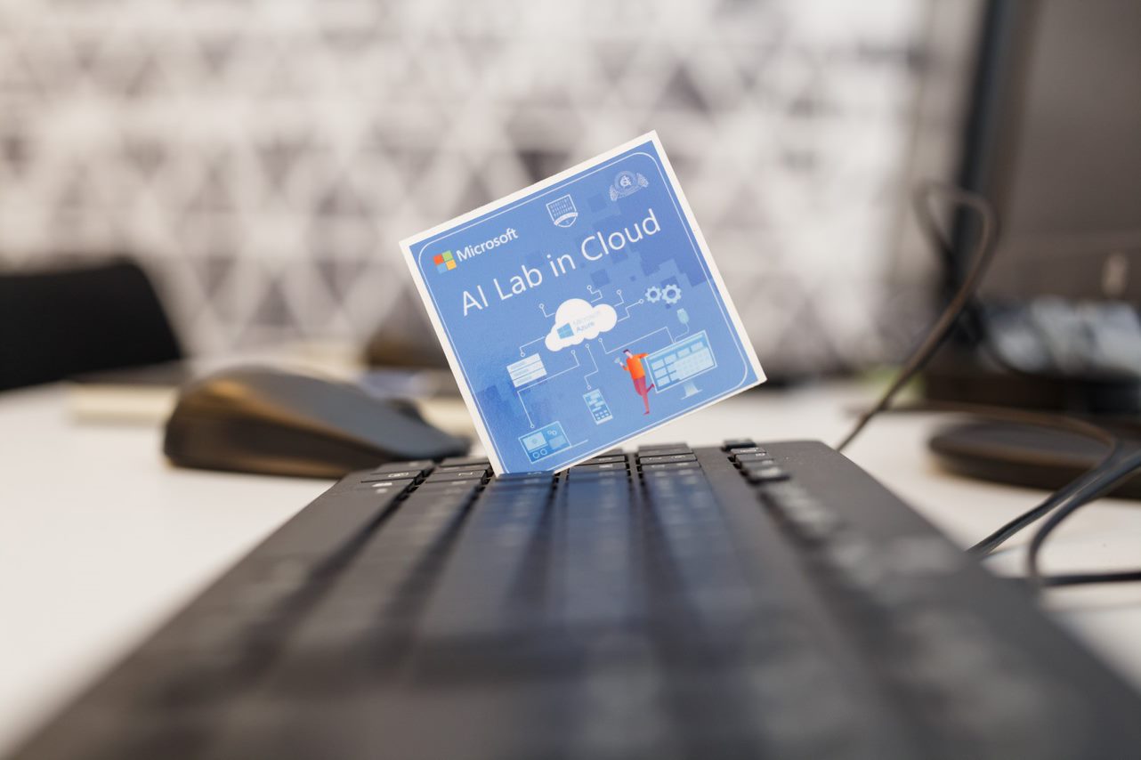 Microsoft a lansat primul laborator dotat cu inteligență artificială în cadrul ASE București