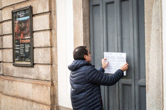 Prima univesitate din România care suspendă total cursurile din cauza epidemiei. O studentă e suspectă de infectare cu COVID-19