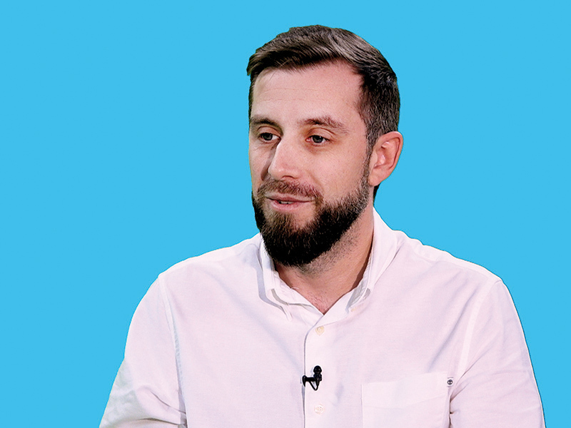 Tinerii care s-au asociat cu unul dintre cei mai cunoscuți antreprenori români din Silicon Valley și vor să cucerească lumea cu roboții lor