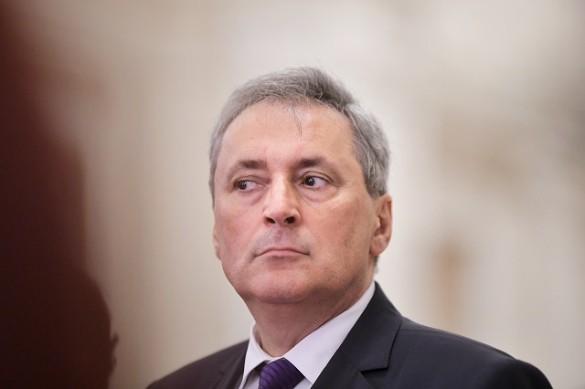Vela: Cei care încalcă izolarea intră direct în carantină și plătesc cheltuielile