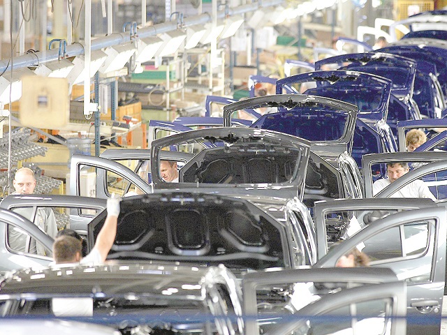 Închide Renault uzina Dacia? Tot mai multe companii auto închid din fabrici pentru că nu mai au componente