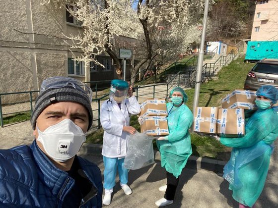 Voluntarii din Neamț, mai eficienți ca statul: echipamente pentru medici de 100.000 de euro din donații. Povestea ambiției moldovenești