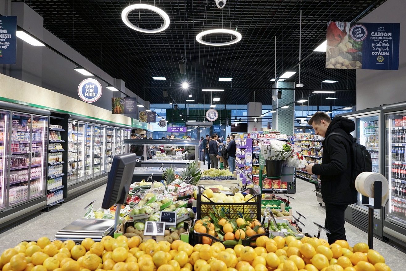 Primul retailer din România care decide să nu crească prețurile. Măsura vizează sute de produse