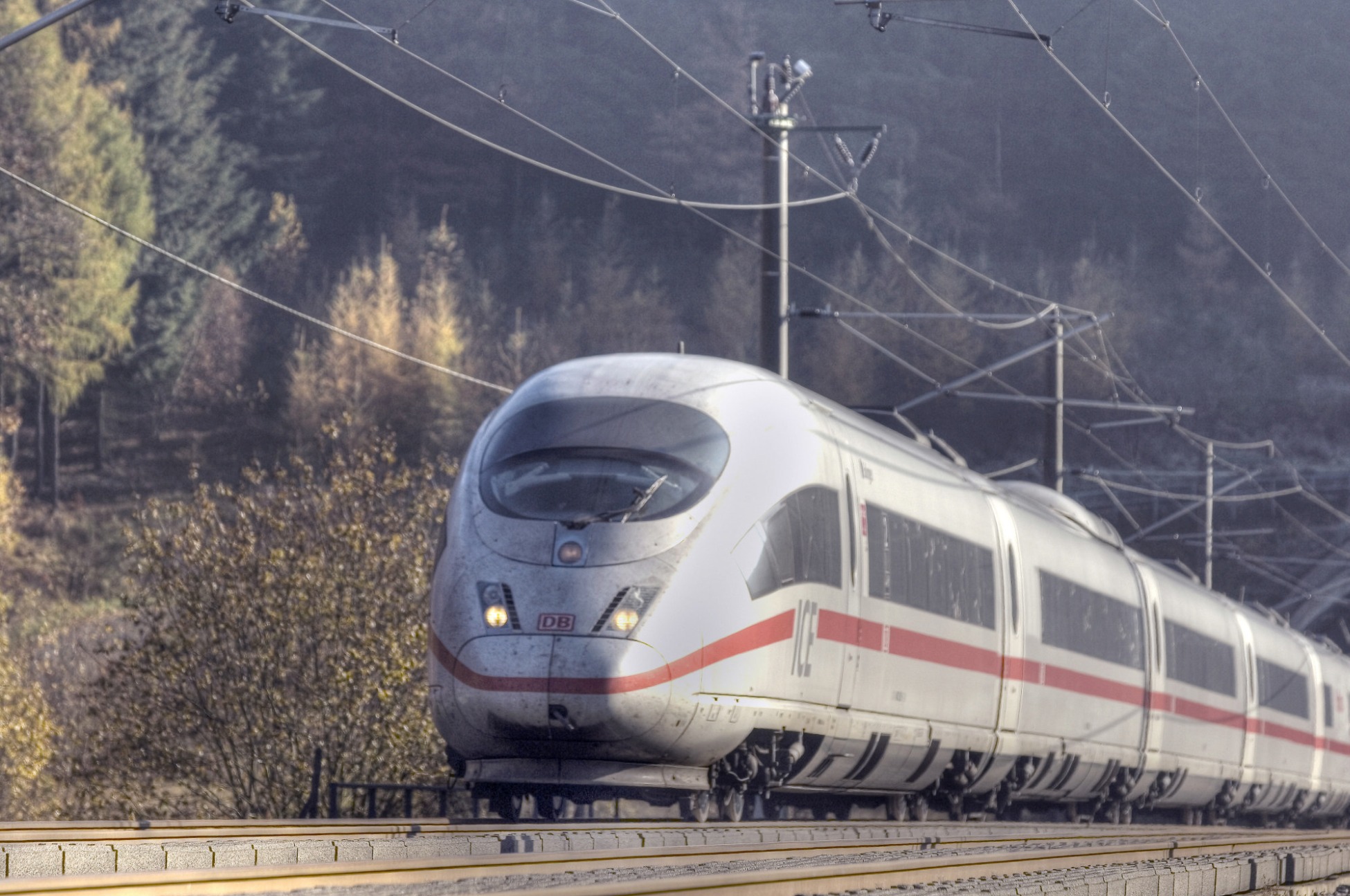 Germania investește 86 miliarde de euro ca să puteți circula cu 300 km pe oră
