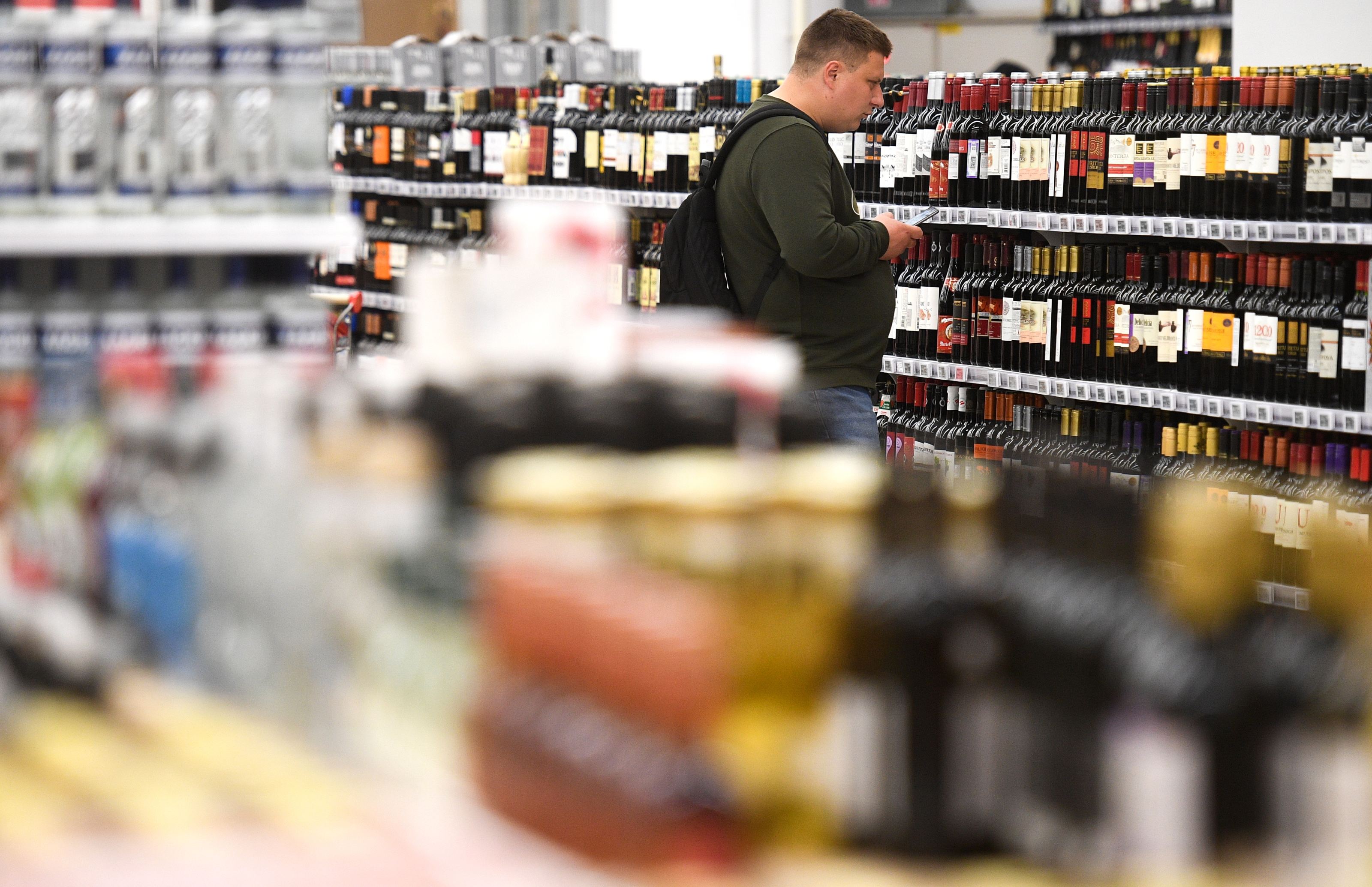 Retailerul care le plătește tuturor angajaților un bonus de 1.000 de euro, pentru că au muncit în criza COVID-19