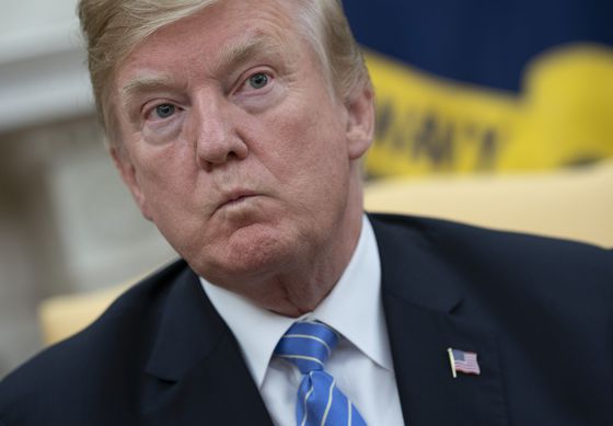 Americanii, prinși între nevoia de răspuns la șocul economic și jocuri politice: Trump vrea să reducă taxarea pe muncă; Democrații se opun