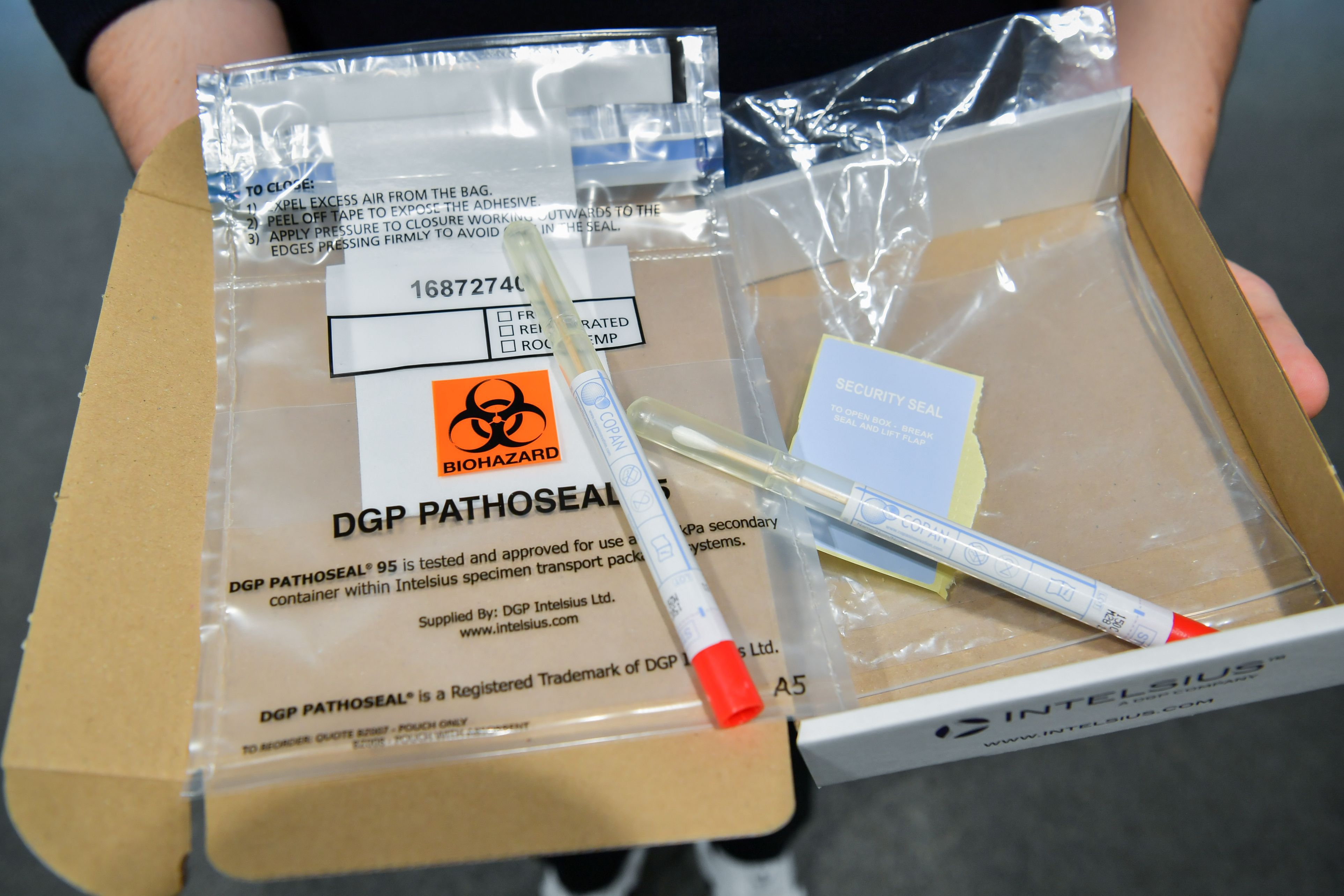 O companie japoneză a lansat un kit de testare a coronavirusului în doar 15 minute, în comparație cu cele 4-6 ore necesare în majoritatea instituțiilor medicale