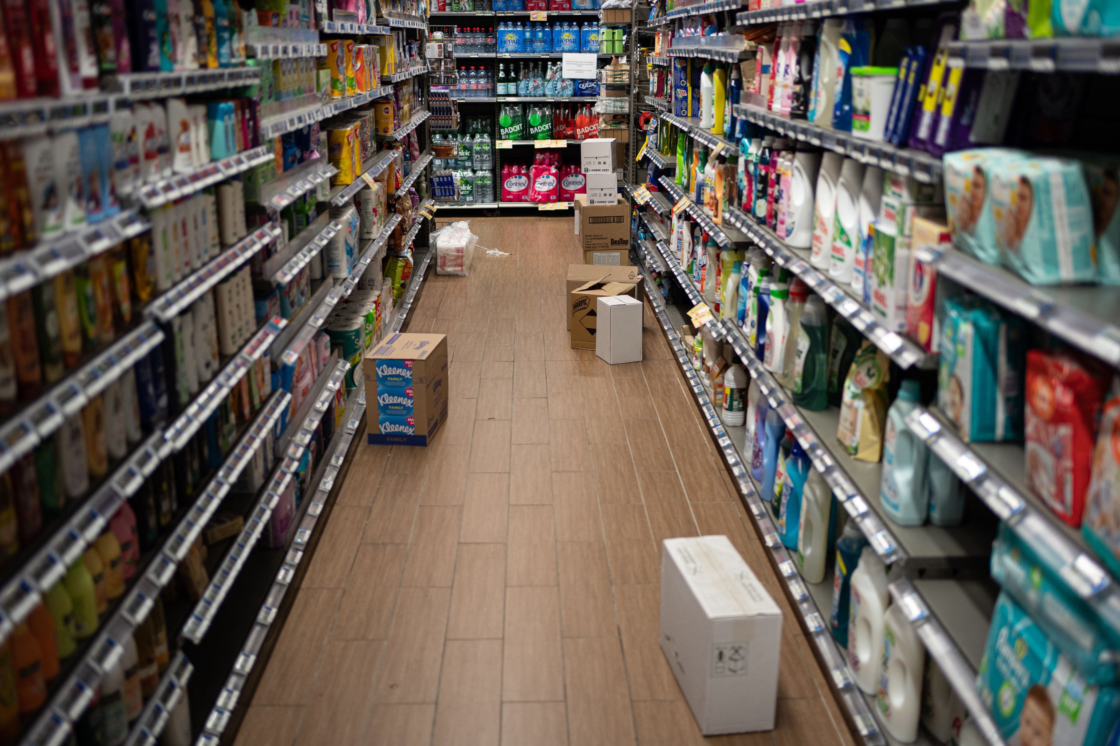 Amazon plătește dublu orele suplimentare pentru angajații din depozite, întrucât aceștia muncesc mai mult în criza COVID-19