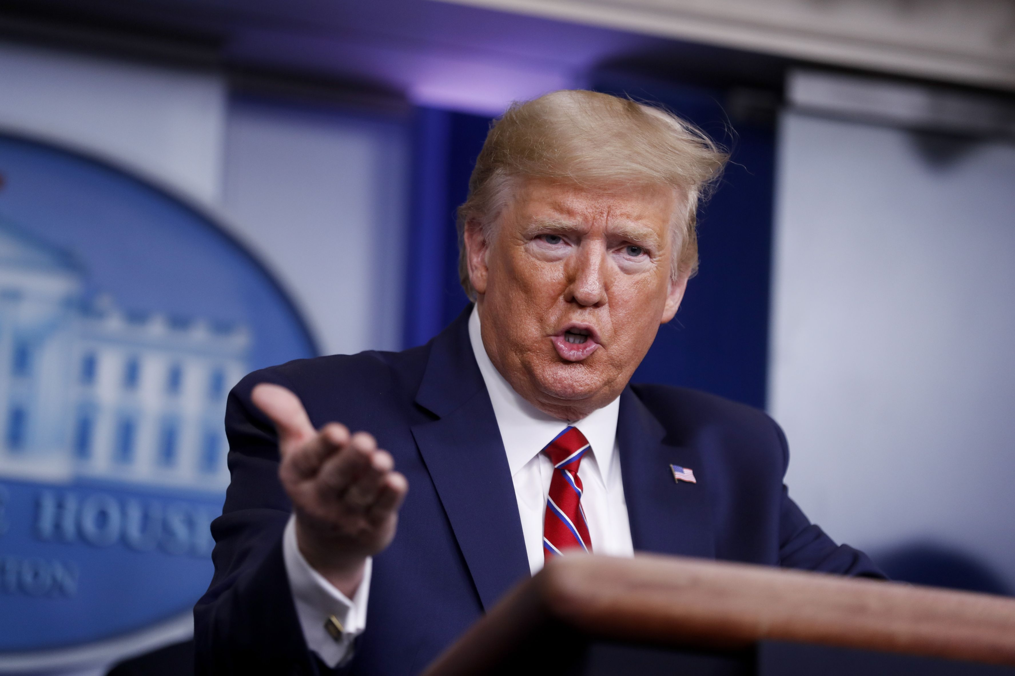 Donald Trump nu se mai joacă: SUA vrea să pună 2.000 miliarde de dolari la lucru, adică 10% din PIB, în lupta cu COVID-19
