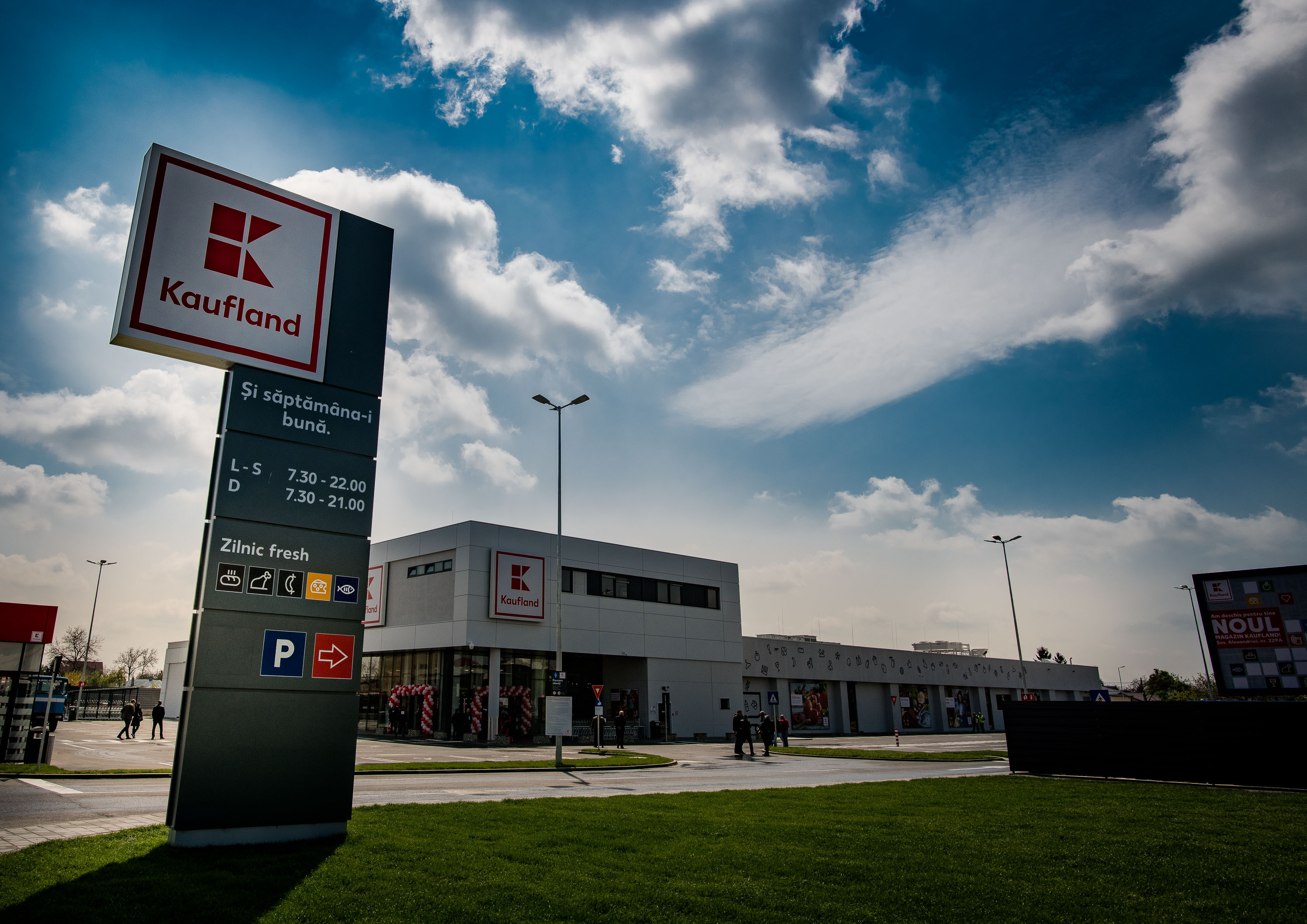 Kaufland oferă angajaților din magazine și depozite un bonus de 1,6 mil. euro. Nemții au circa 13.500 de oameni în “linia întâi”
