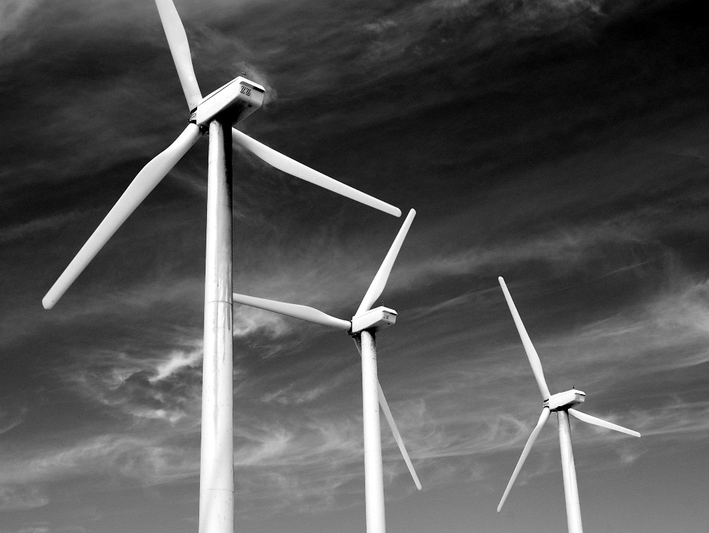 Secretul „murdar" al energiei curate. Câte deșeuri produc parcurile eoliene sau panourile solare până ajung să producă energie
