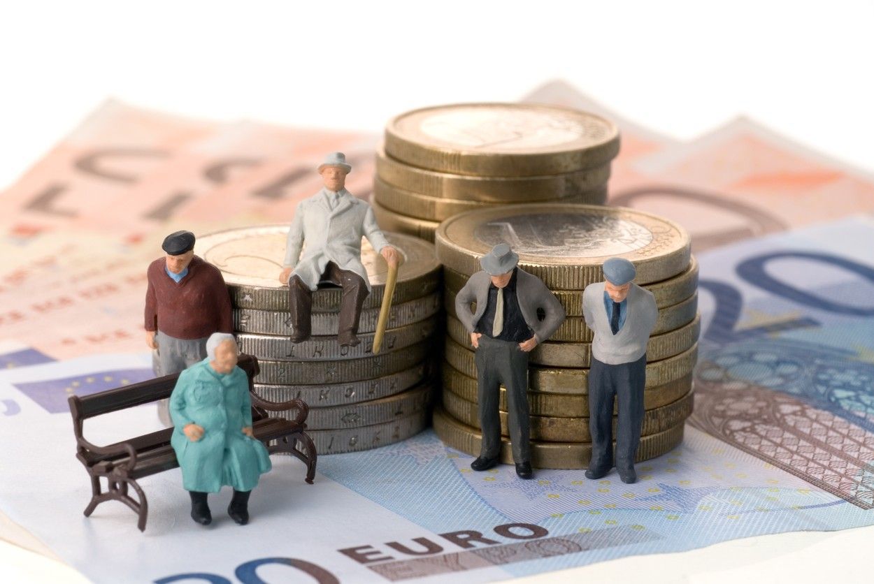 Sistemul de pensii din România poate intra în colaps in 2030. Generația "decrețeilor" și migrația forței de muncă pot declanșa o criză imposibil de rezolvat