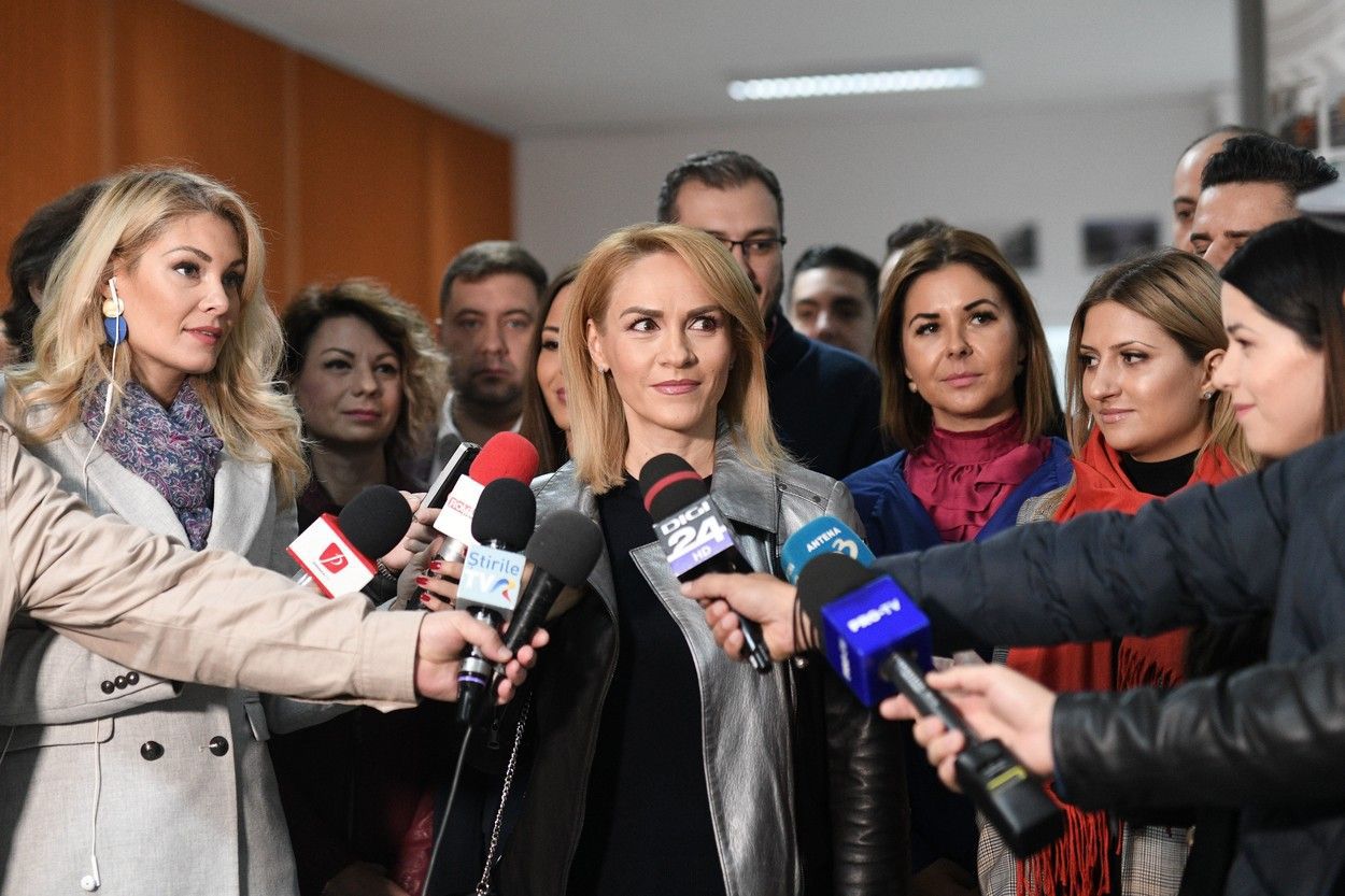 Câte persoane au intrat în contact cu bucureșteanul care are COVID-19 și ce spune Firea că s-a întâmplat cu ele