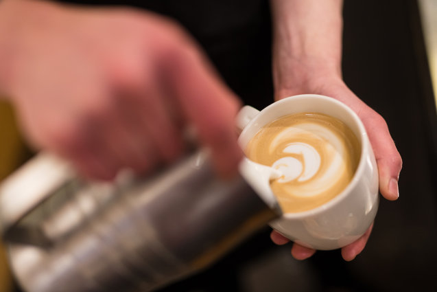 CEO-ul Starbucks a anunțat ce se va întâmpla cu angajații lanțului de cafenele în contextul crizei generate de coronavirus