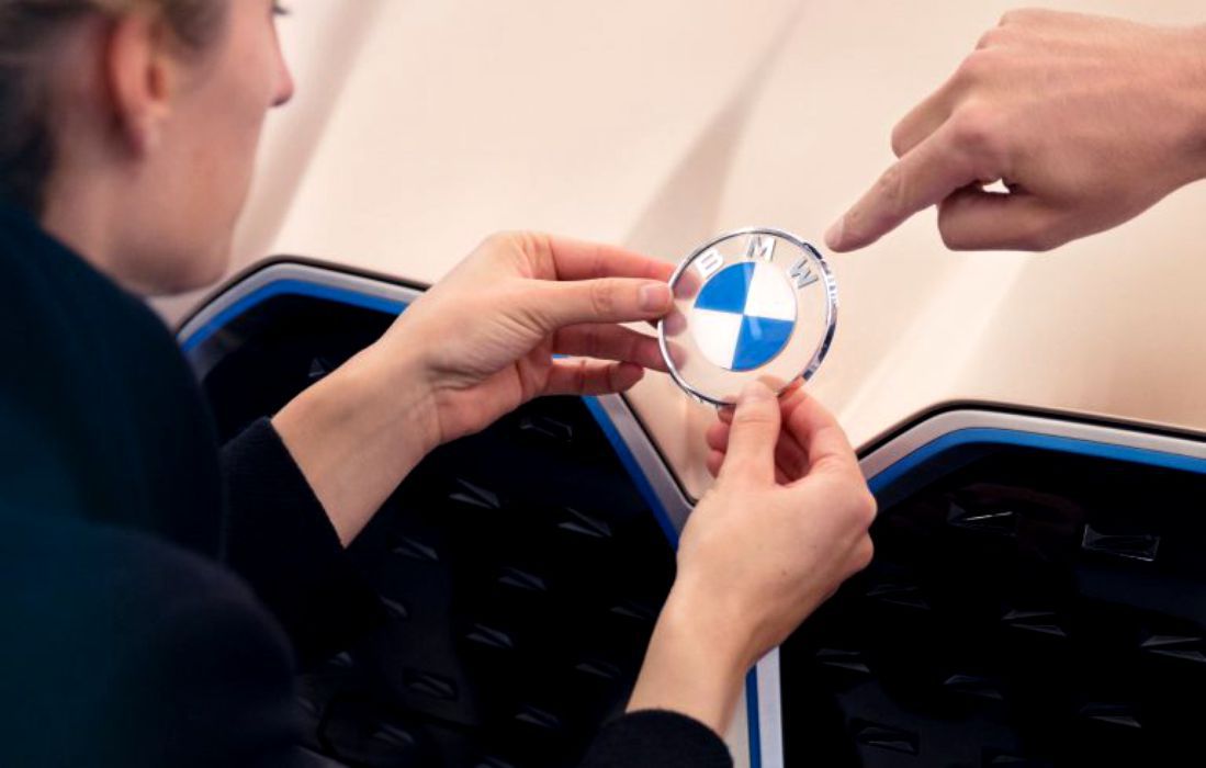 BMW își închide temporar toate fabricile din Europa