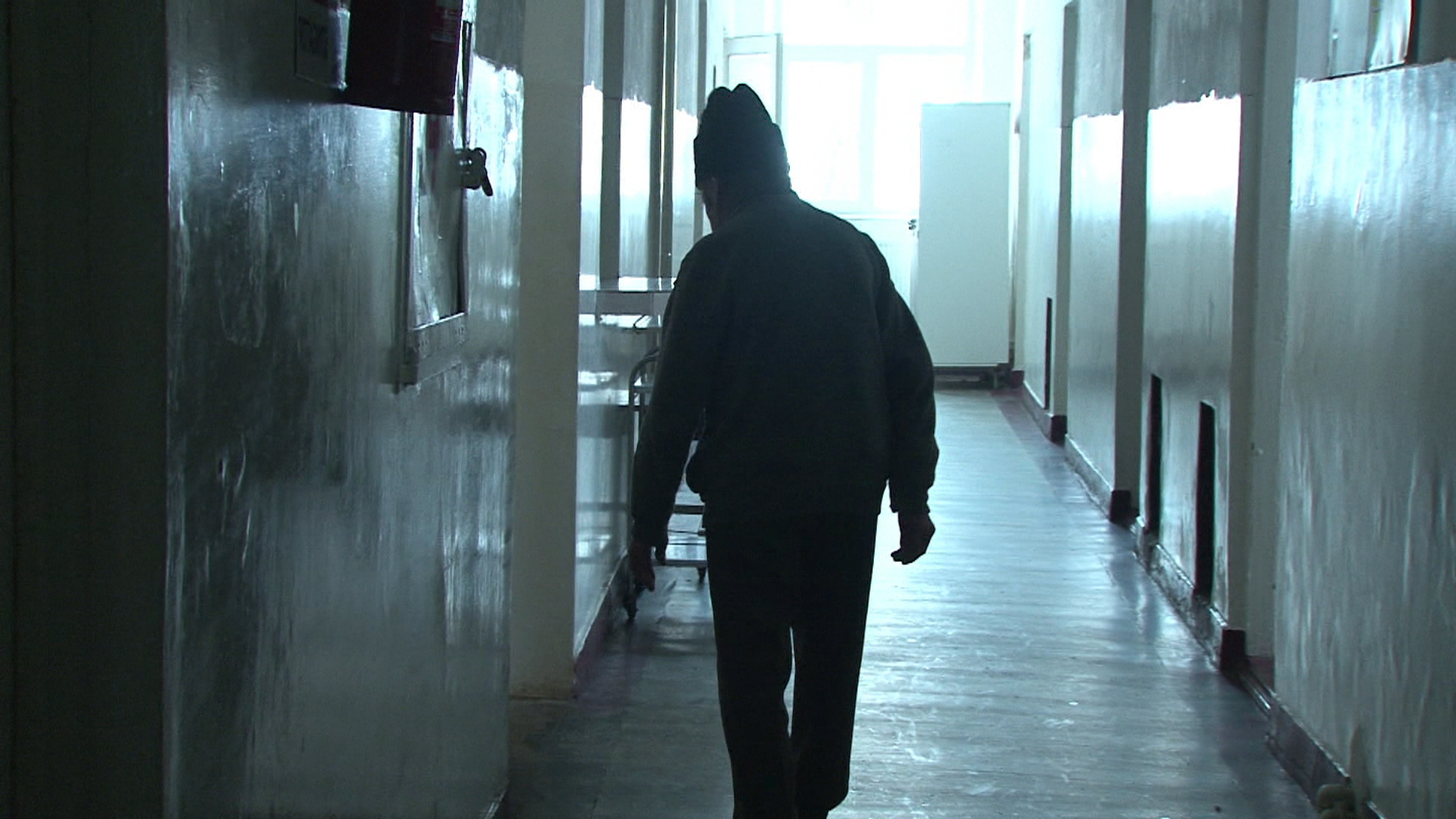 Cum poate fi vizitat un vârstnic aflat în izolare fără să-i fie pusă în pericol sănătatea