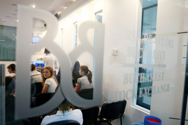 Bursa de Valori deschide săptămâna într-un ton optimist, indicii afișând creșteri între 1,66% și 2,17%. Indicele principal BET, plus 2,17