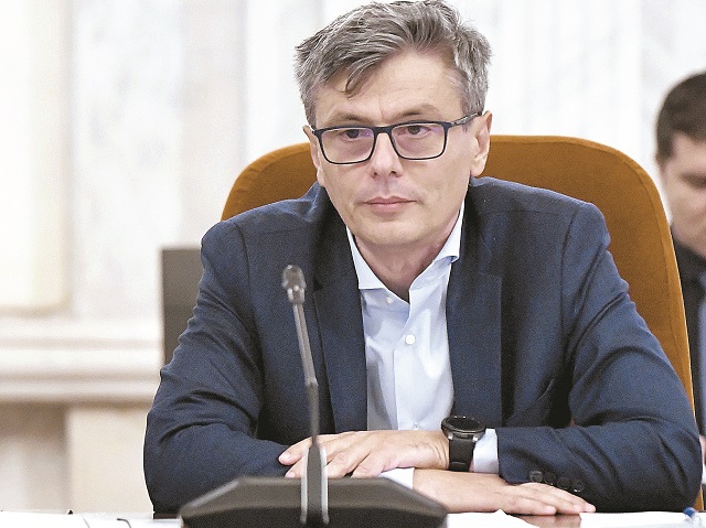 V. Popescu: Pe termen scurt, România nu va fi afectată de scăderea drastică a prețului petrolului
