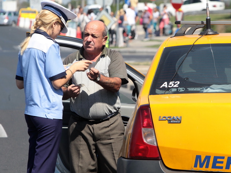 Polițistă, după incidentul din Capitală: Să vă apere pisicuțele cu pantalonii strânși pe gleznă