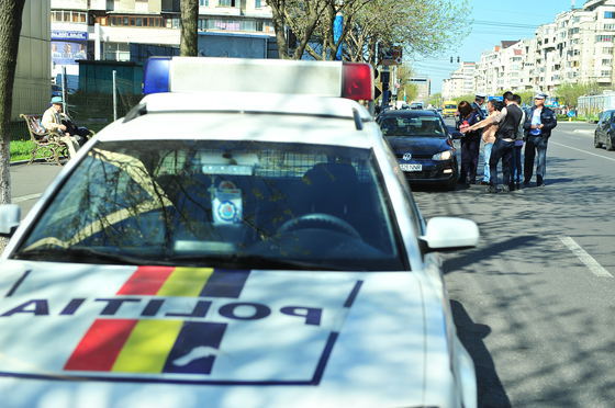 Polițiștii din Prahova au amendat 15 persoane care petreceau la o logodnă