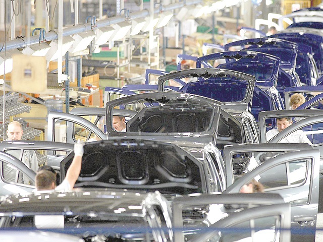 Dacia reia o parte din producție la jumătatea lunii aprilie. Primele semne de dezgheț în industria auto locală