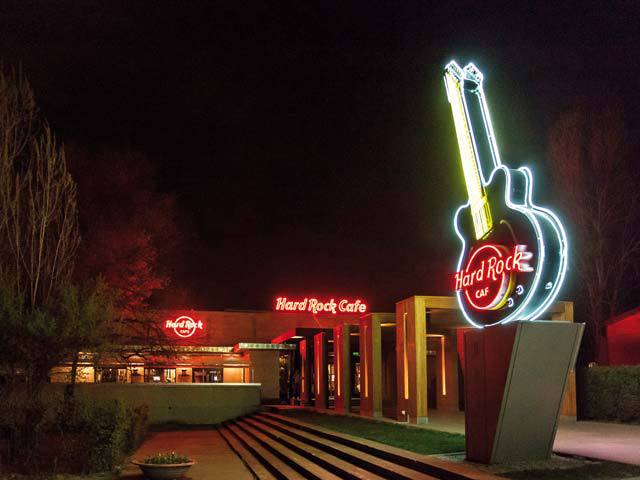 Șomaj tehnic pe acorduri rock: ce se întâmplă în perioada pandemiei cu restaurantul Hard Rock Cafe