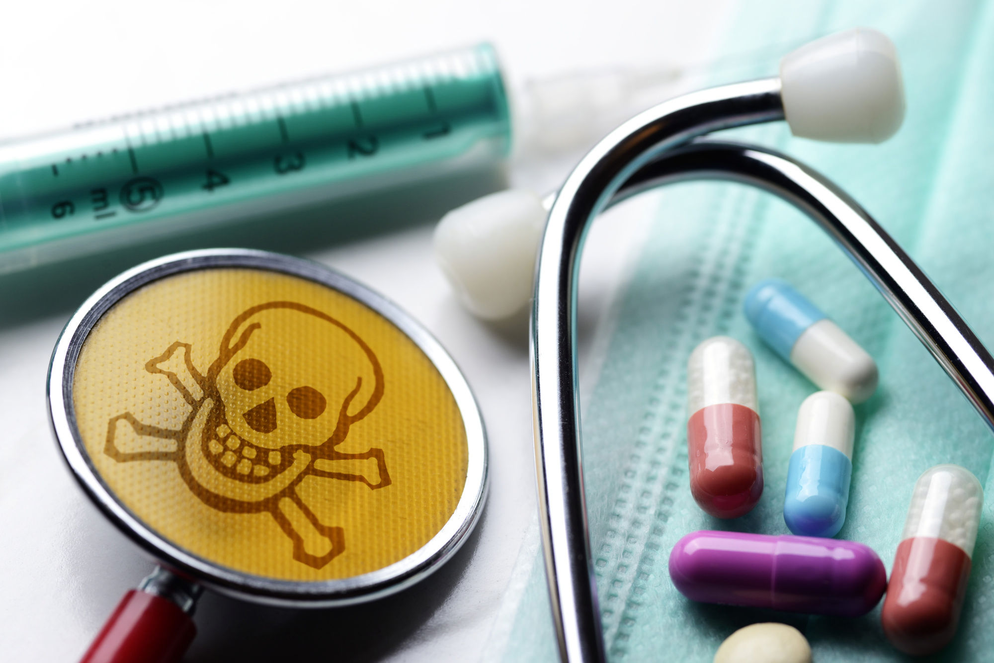 Pandemia de coronavirus alimentează mai mult ca niciodată piața medicamentelor contrafăcute, estimată în prezent la 30 de miliarde de dolari