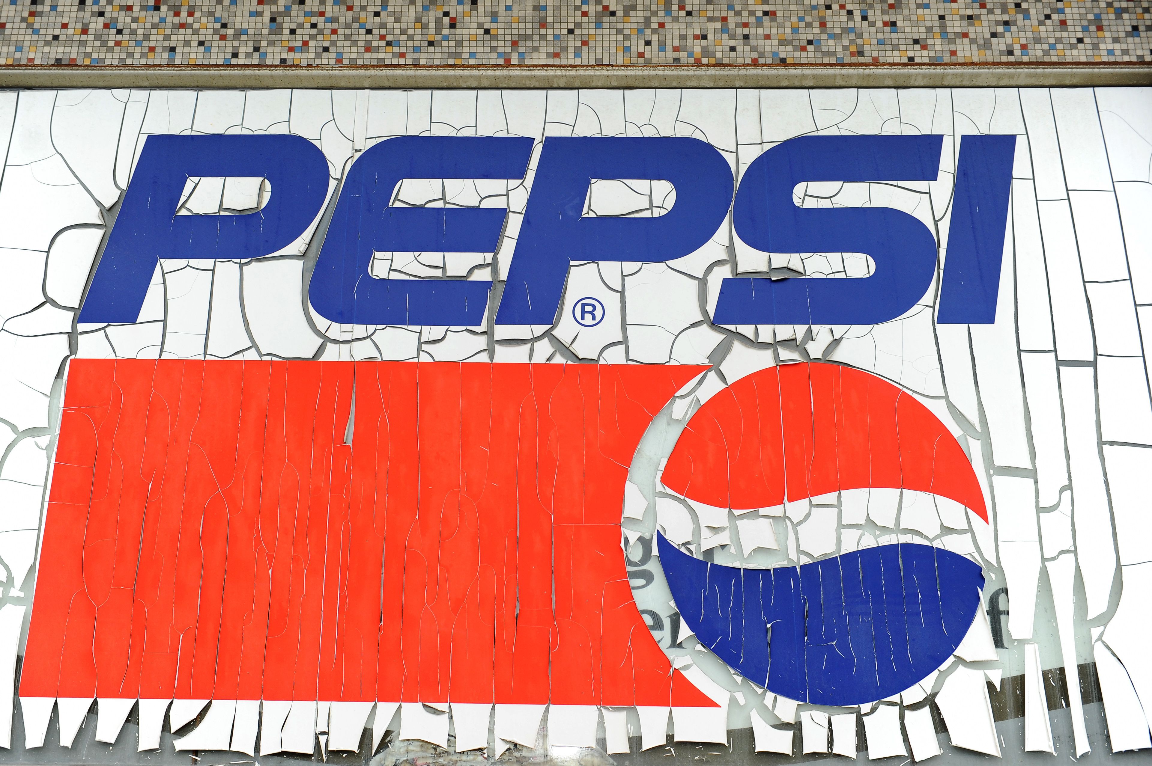 Cum a reușit Pepsi să dețină a șasea cea mai flotă militară a lumii: distrugătoare, submarine, fregate și crucișetoare