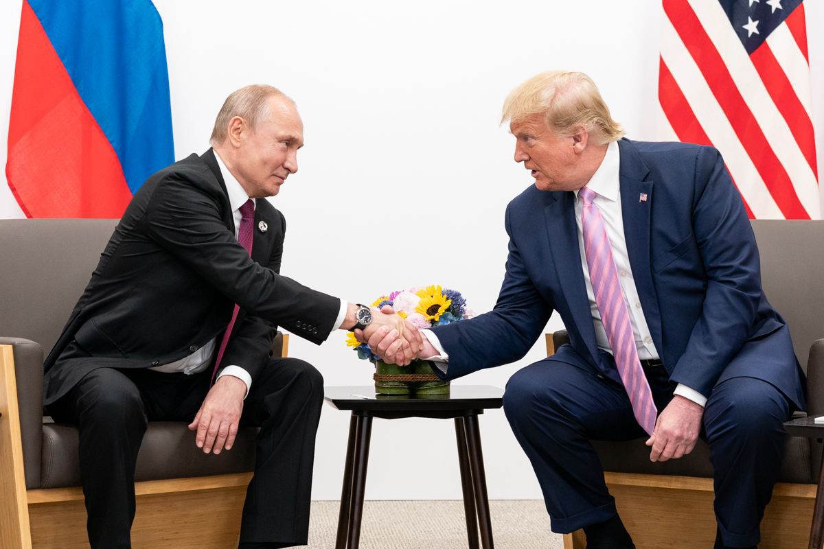 Donald Trump acceptă ajutorul lui Vladimir Putin: Rusia va trimite ajutoare medicale și echipamente în SUA