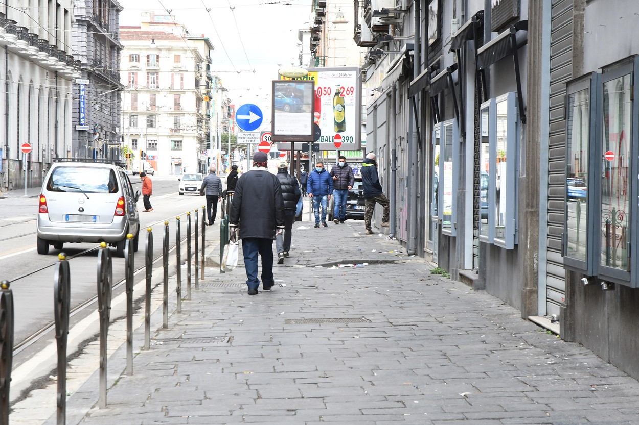 Italia începe relaxarea restricțiilor: Barurile și restaurantele se deschid, fabricile își reiau activitatea, dar școlile rămân închise