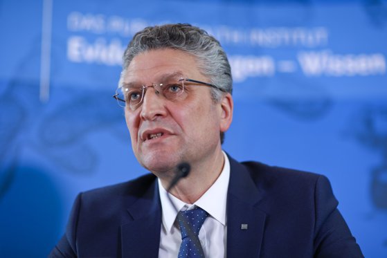 "Imunizarea de turmă a fost un pariu naiv". Epidemiolog-șef german anunță începutul "unui maraton" în lupta cu COVID-19