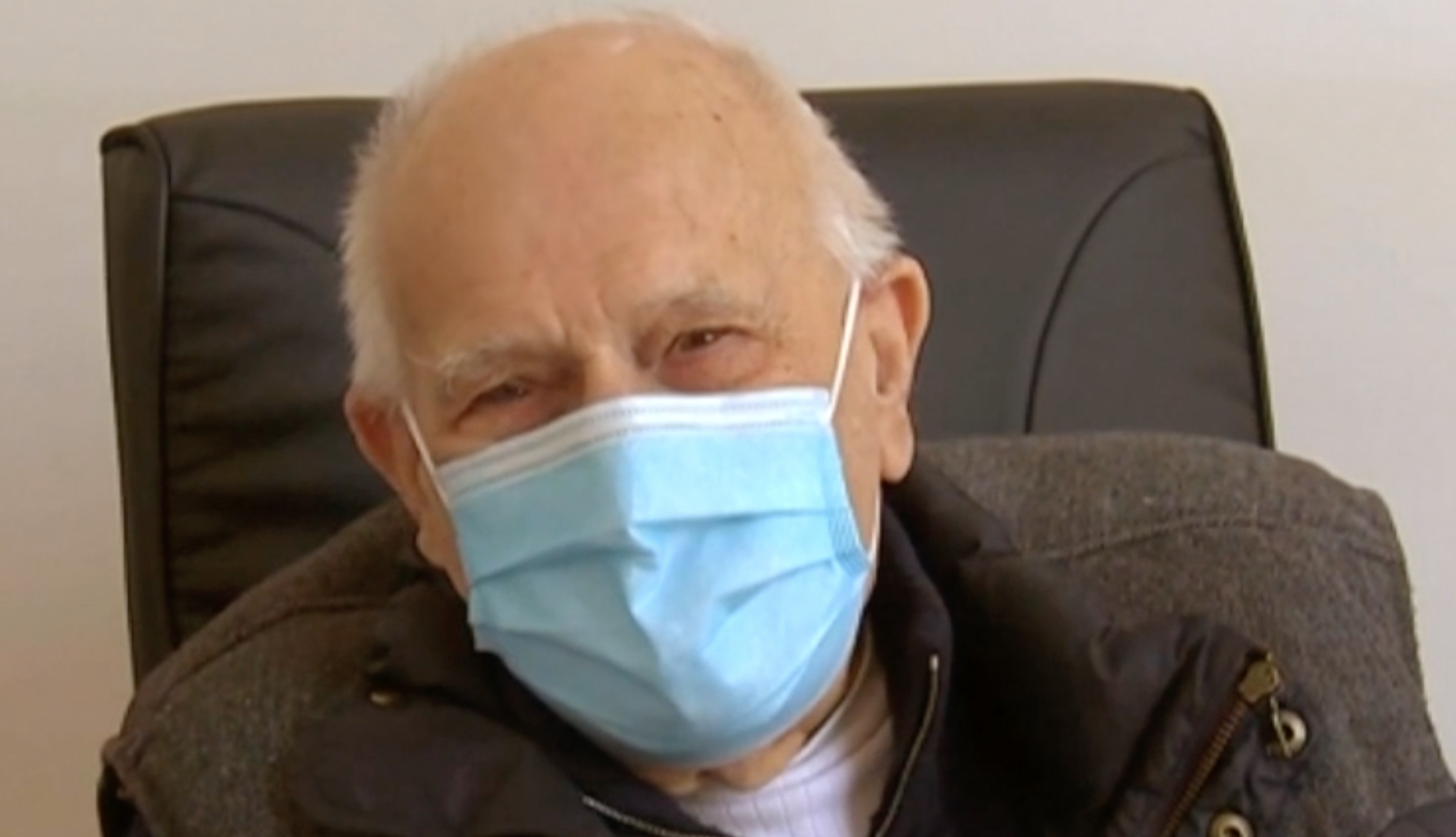 Medicul care la 98 de ani nu renunță să ajute oamenii care au nevoie  în timp ce își pune propria viață în pericol: „Soția mea este îngrozită că aș putea aduce virusul acasă și are d