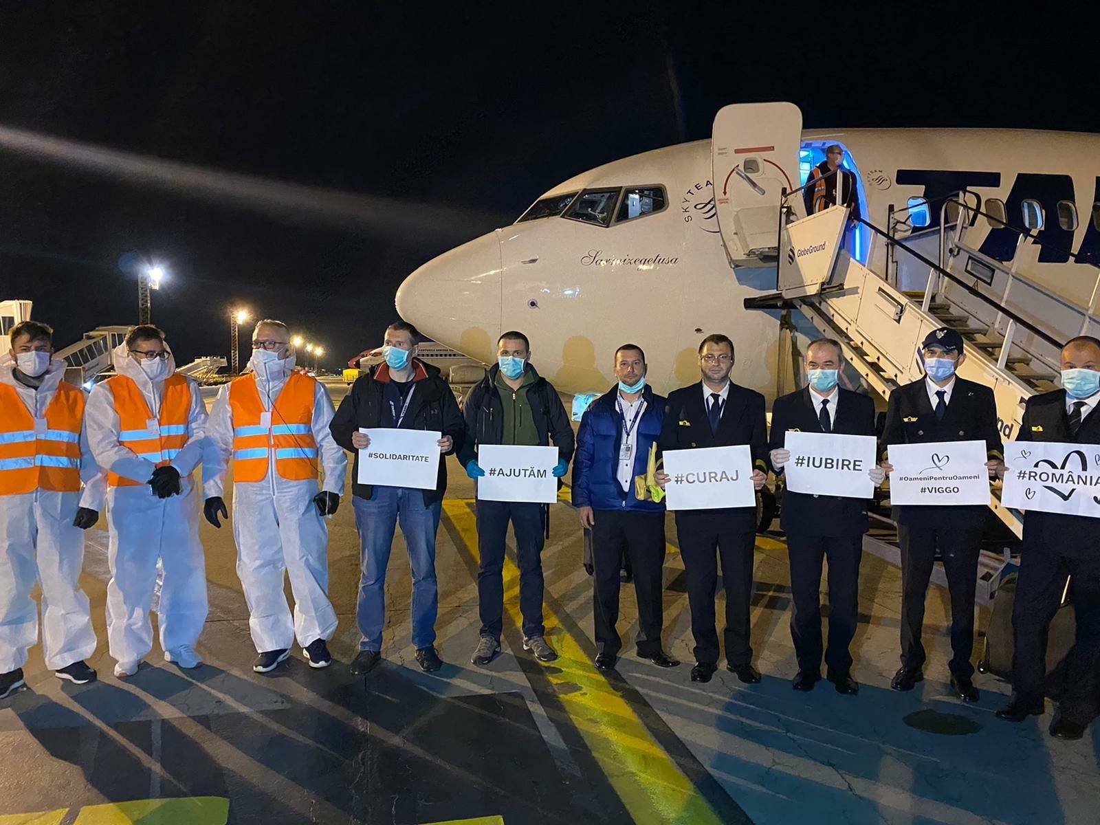 9 tone de echipamente medicale au fost aduse din China cu o aeronavă Tarom
