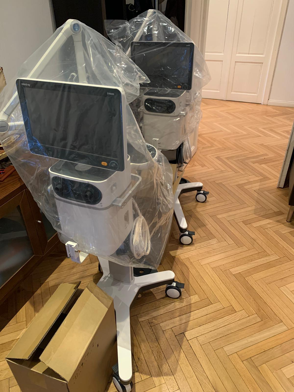 Două ventilatoare achiziționate din donațiile făcute pe platforma creată de eMAG, Banca Transilvania, Mobexpert și Bitdefender au ajuns în spitalele aflate în linia întâi în lupta cu corona