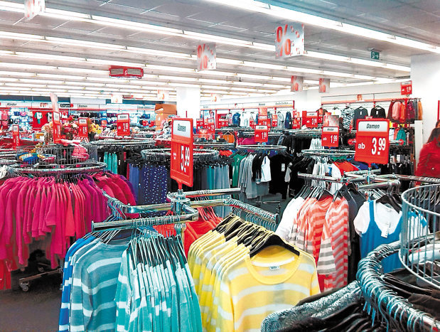 Unul dintre cele mai mari lanțuri de retail începe să deschidă magazinele închise din cauza pandemiei și chiar inaugurează 4 unități noi