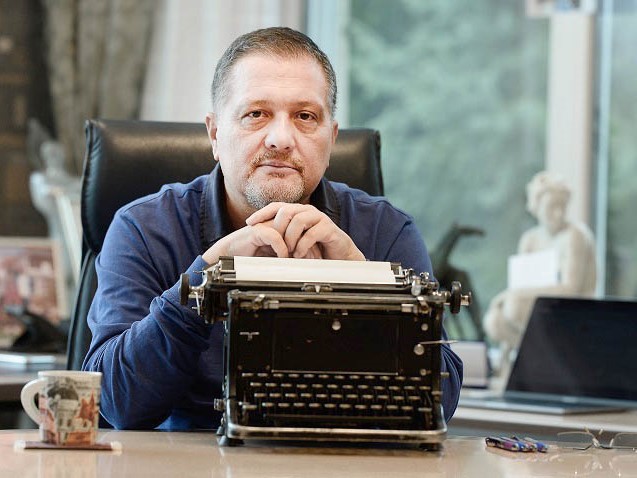 Diverta începe să redeschidă librăriile. Ieri a fost rândul unității de pe Lipscani, din centrul istoric, astăzi urmează alte trei spații stradale din provincie