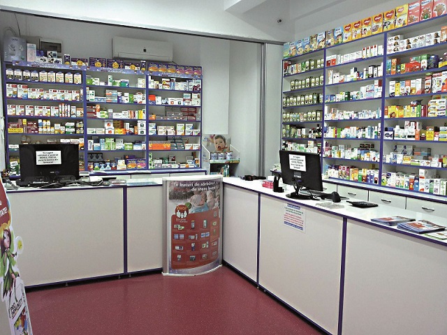De la o extremă la alta. Vânzările în farmacii au scăzut în aprilie după vârful de clienți din martie. Ilie Echim, farmacist: Pacienții au cumpărat doar medicamente de importanță majoră