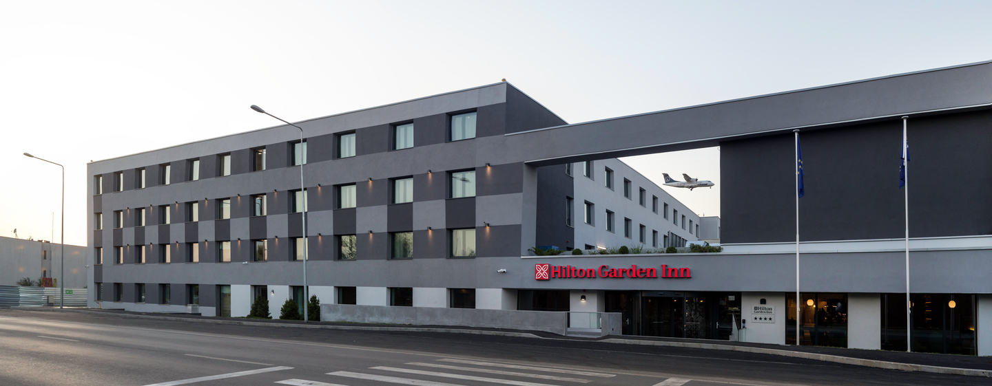 Hotelurile marca Hilton deținute de Apex Alliance pregătesc noi variante de servit micul dejun și intervale mari de timp între cazările în aceeași camera. ” Industria va începe să crească