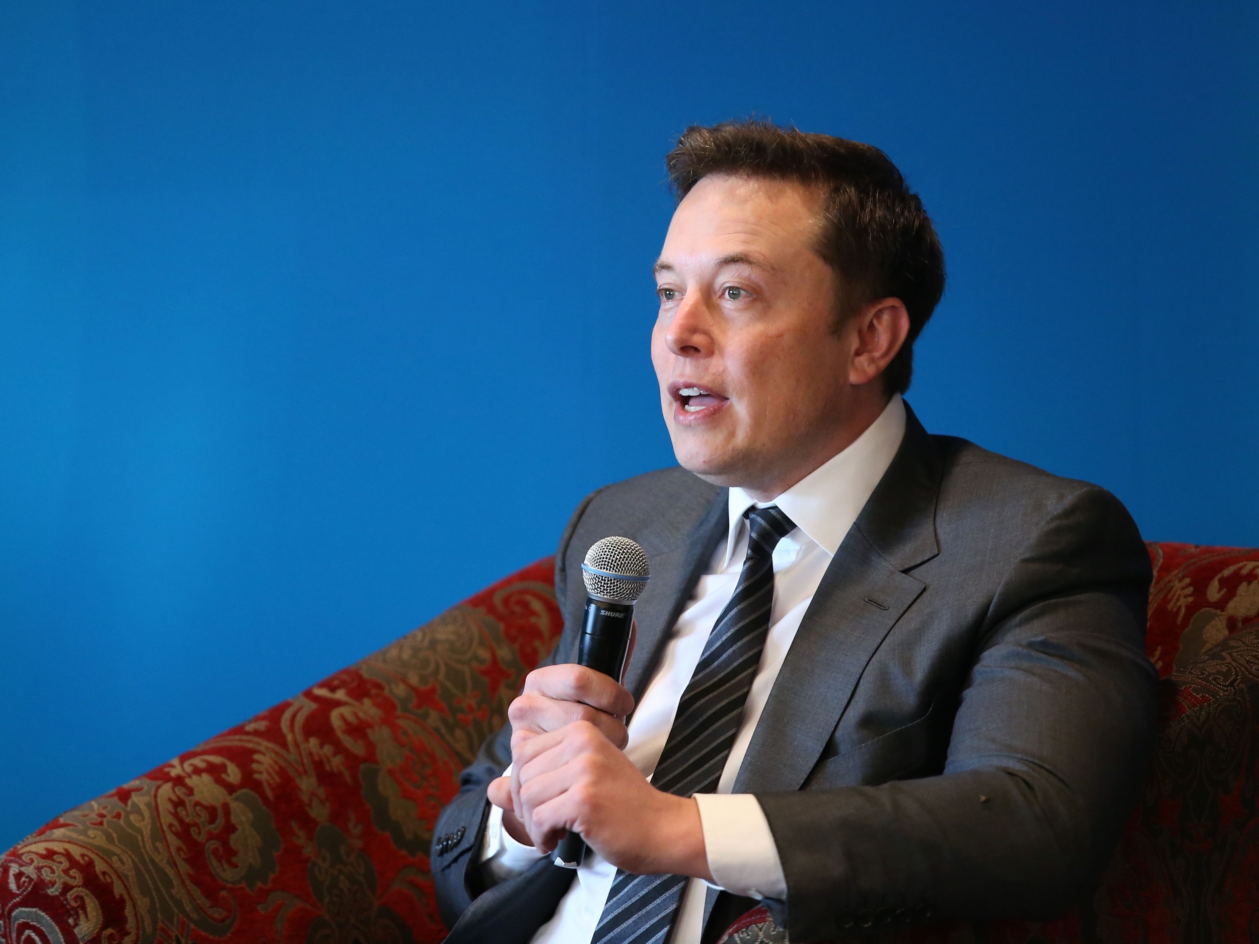 Elon Musk și cântăreața Grimes au schimbat numele bebelușului lor din X Æ A-12 în X Æ A-XII