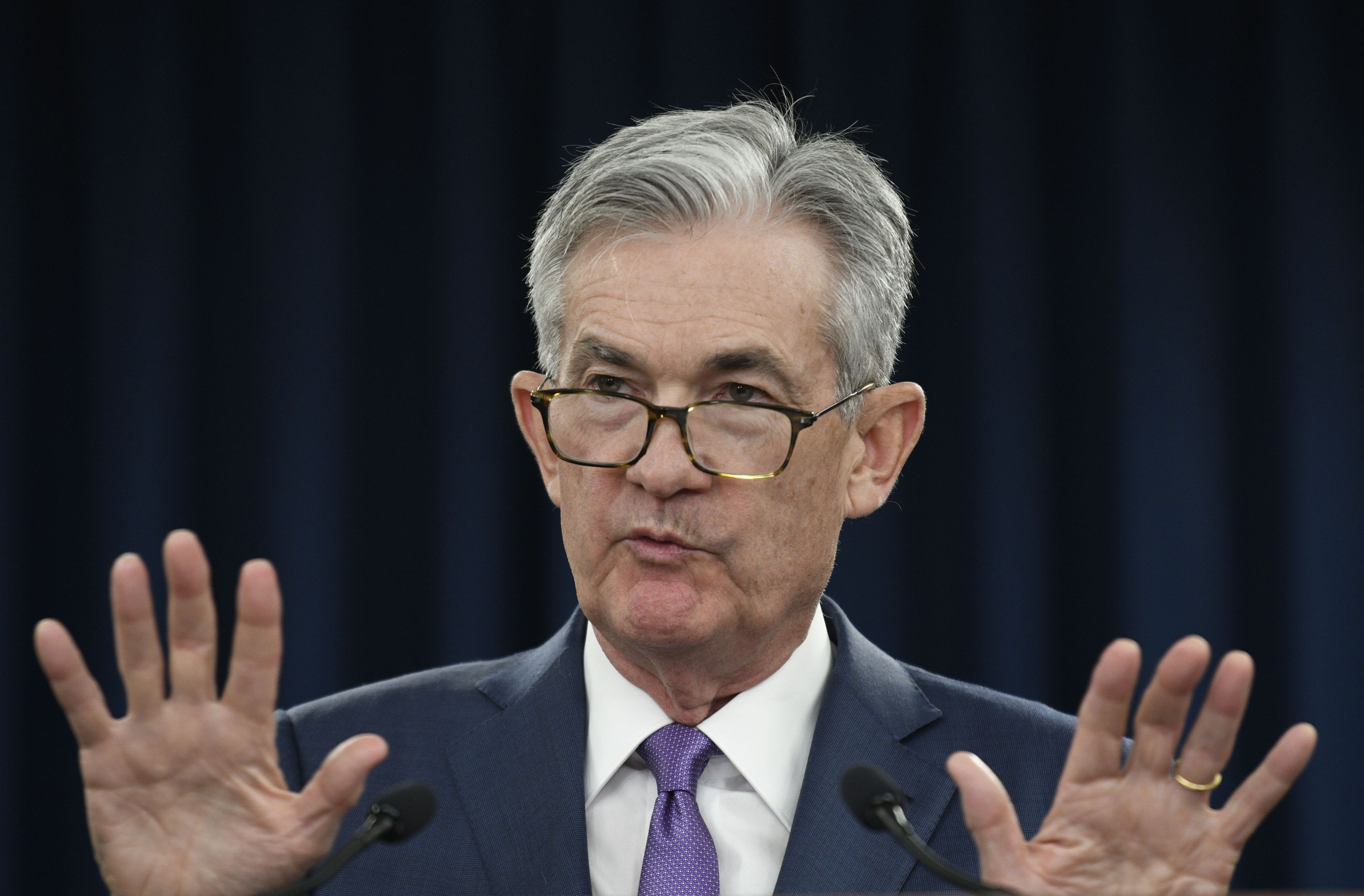 Mai mult de 3.000 miliarde dolari: Bancherul central american, Jerome Powell, vrea eforturi suplimentare pentru repornirea economiei SUA